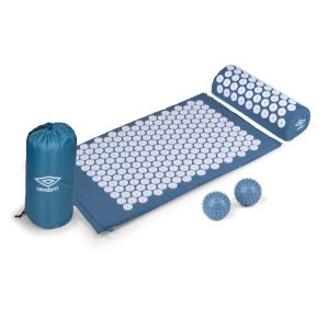 Set d'acupression Umbro bleu : tapis et coussin à picots blancs, housse à cordon et deux balles à pointes